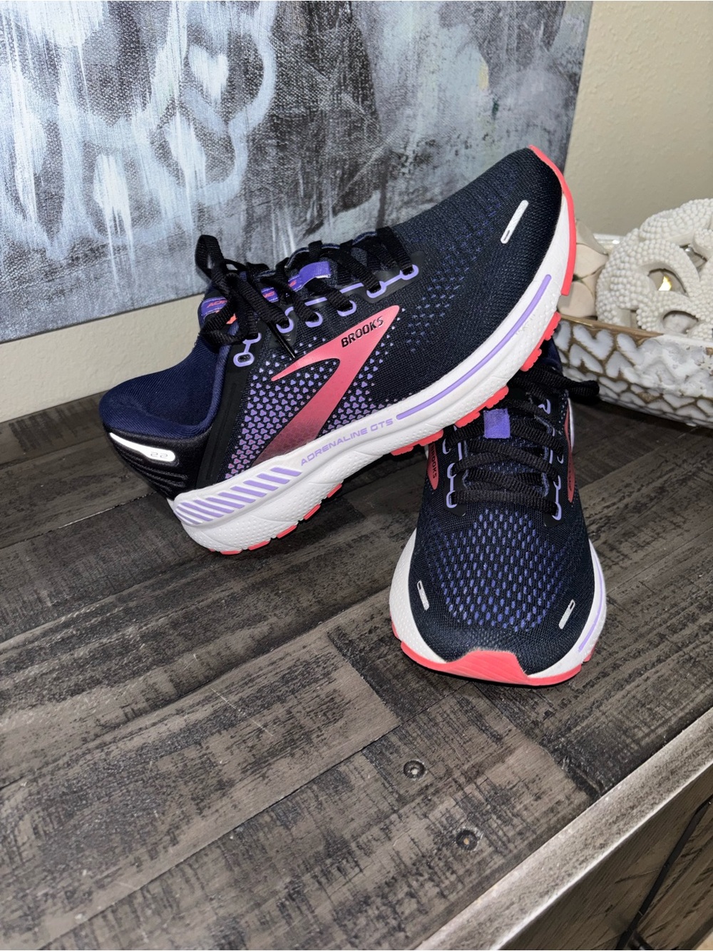 Brooks Adrenaline GTS 22 running shoes WOMENS SZ 7